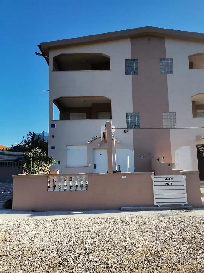 Apartment Mark Maslenica