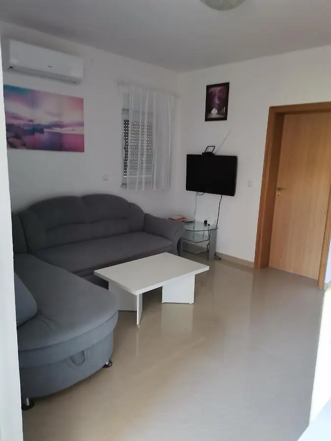 Apartment Mark Maslenica 0*,